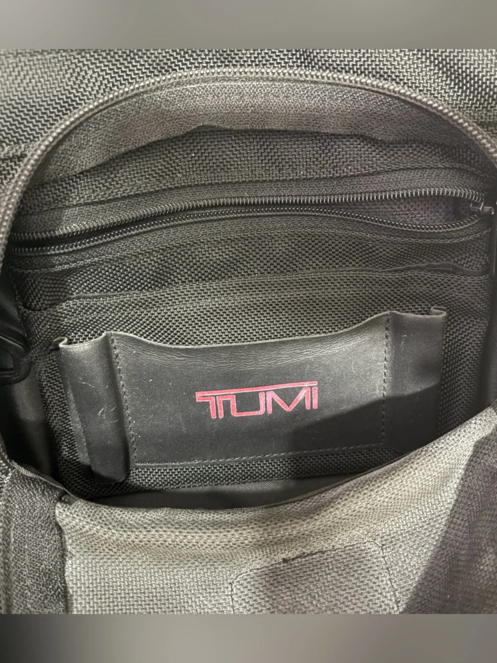 Tumi Men's Black Crossbody Travel Compact Carry On Bag Messenger Bag